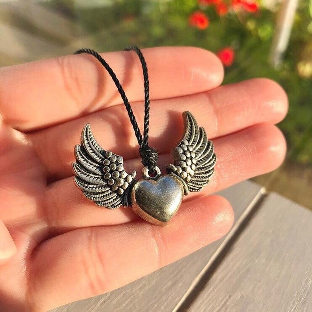 Flying Heart Wing Punk Necklace/Choker - Picture 4 of 5